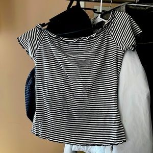 Off the shoulder fitted stripped tee